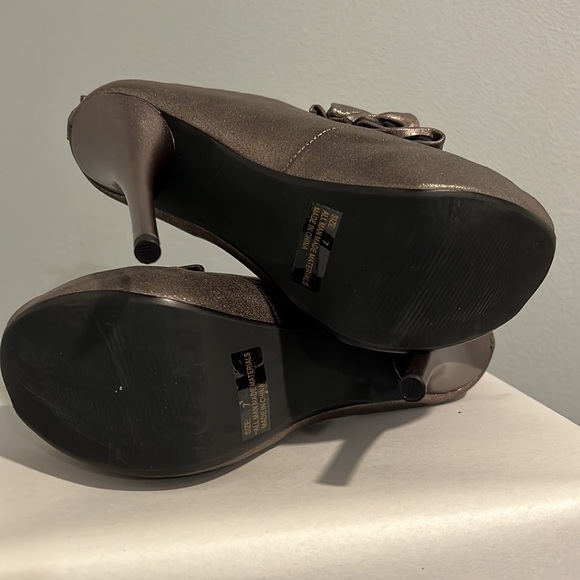 Qupid Ruffled Platform Bootie - Picture 12 of 15